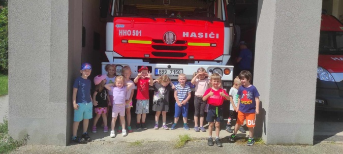 Od května do června  - Třída Koťátek na návštěvě hasičské zbrojnice